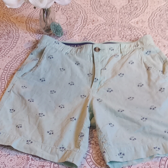 crown & Ivy light colored shorts - Picture 10 of 15